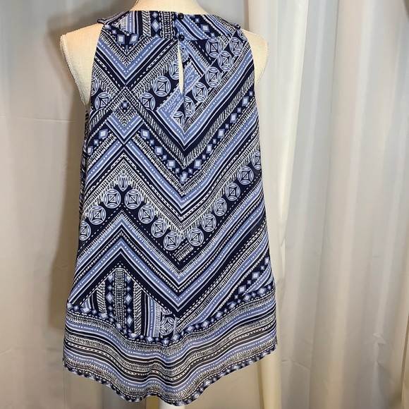 Like new! AB Studio Tank Top - Picture 9 of 10